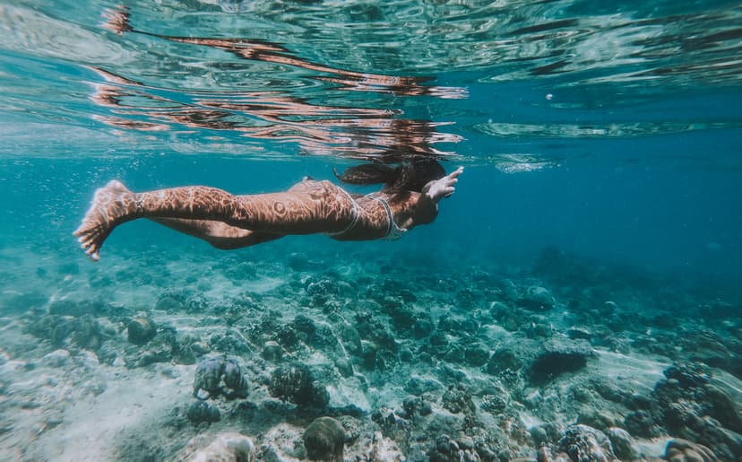 g-lady-diving-in-croatia