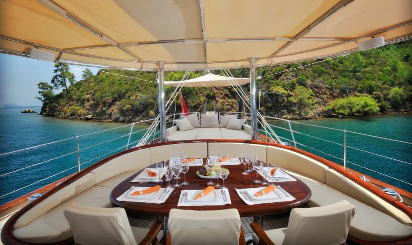 dinner table on the luxury sailboat