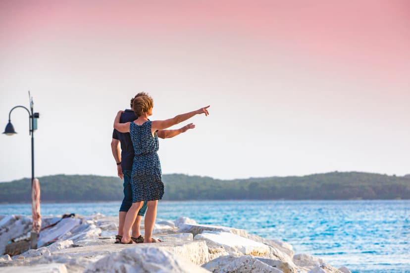Croatia, Istria, couple enjoying sunset on the pier