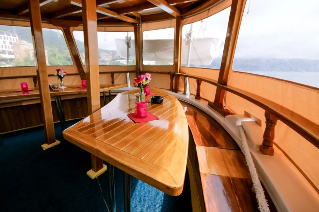 Kalipsa banken en tafel