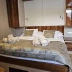 Schlafzimmer bei Mondschein