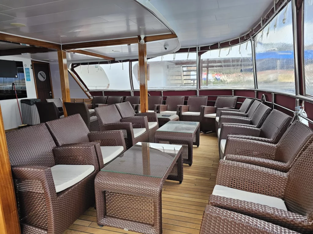 Außendeck bei Mondschein