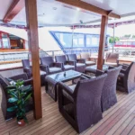 Schiffsdeck bei Mondschein