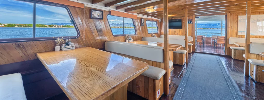 Salon motorjacht linda kroatien inselhuepfen komfort schiffe